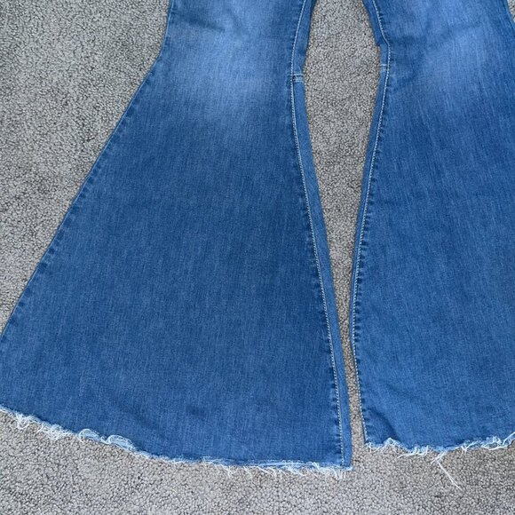 WE THE FREE JUST FLOAT ON ELEPHANT EAR BELL BOTTOM EXTREME FLARE BLUE JEANS - 31 - Picture 5 of 15